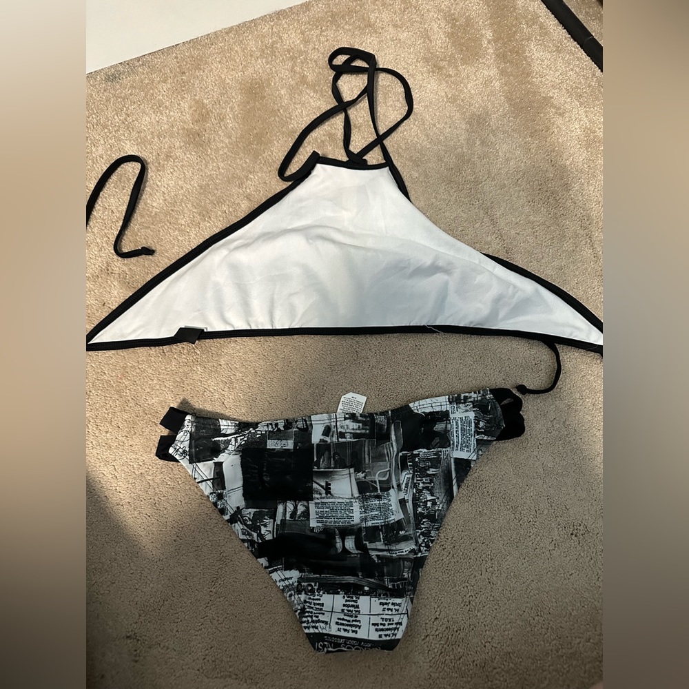 Two piece bikini - Picture 3 of 3